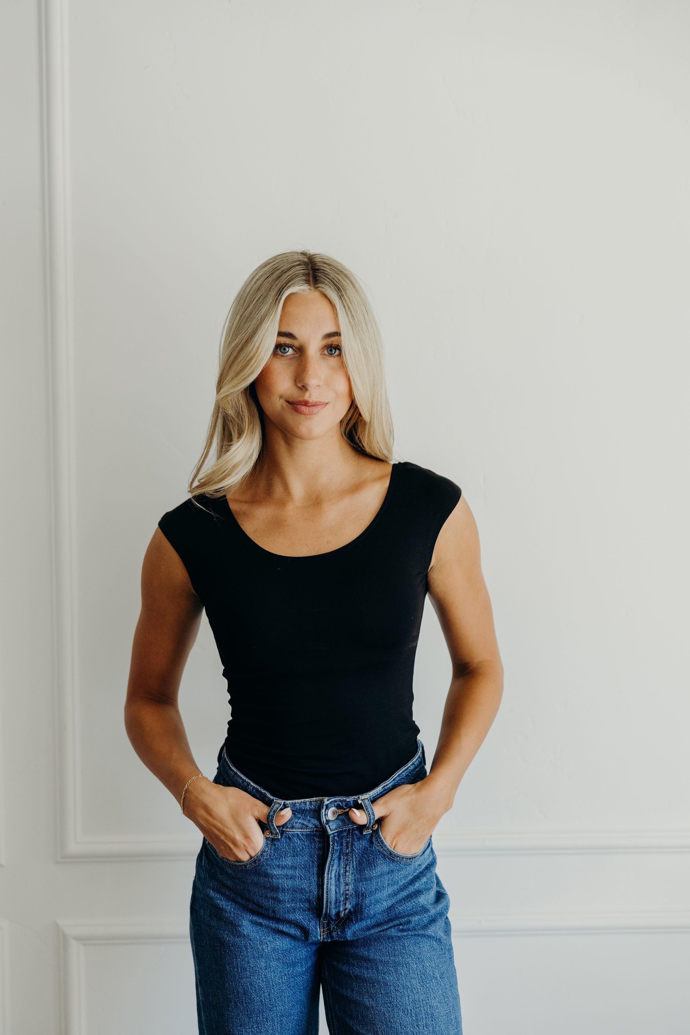 LAYERING CAP SLEEVE IN BLACK