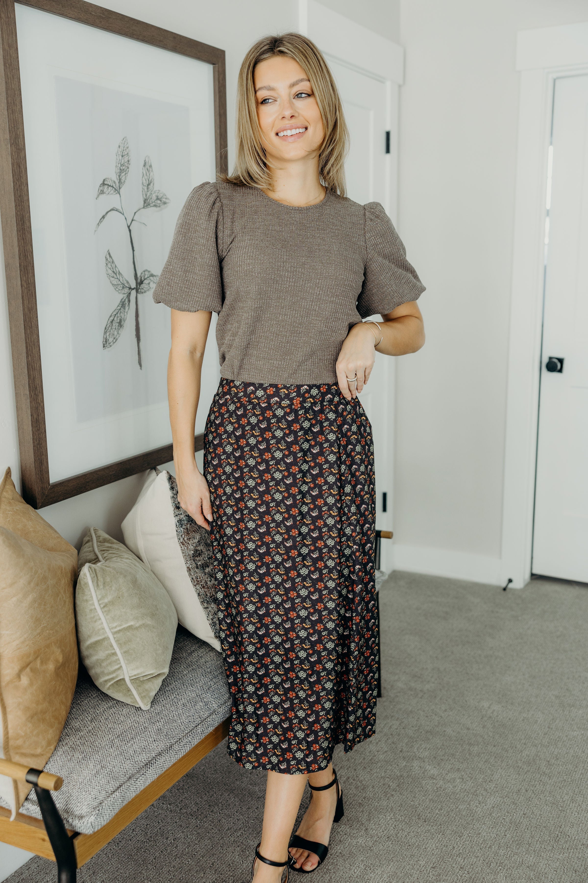 TEXTURED PUFF SLEEVE BLOUSE IN MOCHA FOG