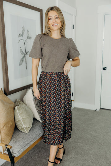 TEXTURED PUFF SLEEVE BLOUSE IN MOCHA FOG