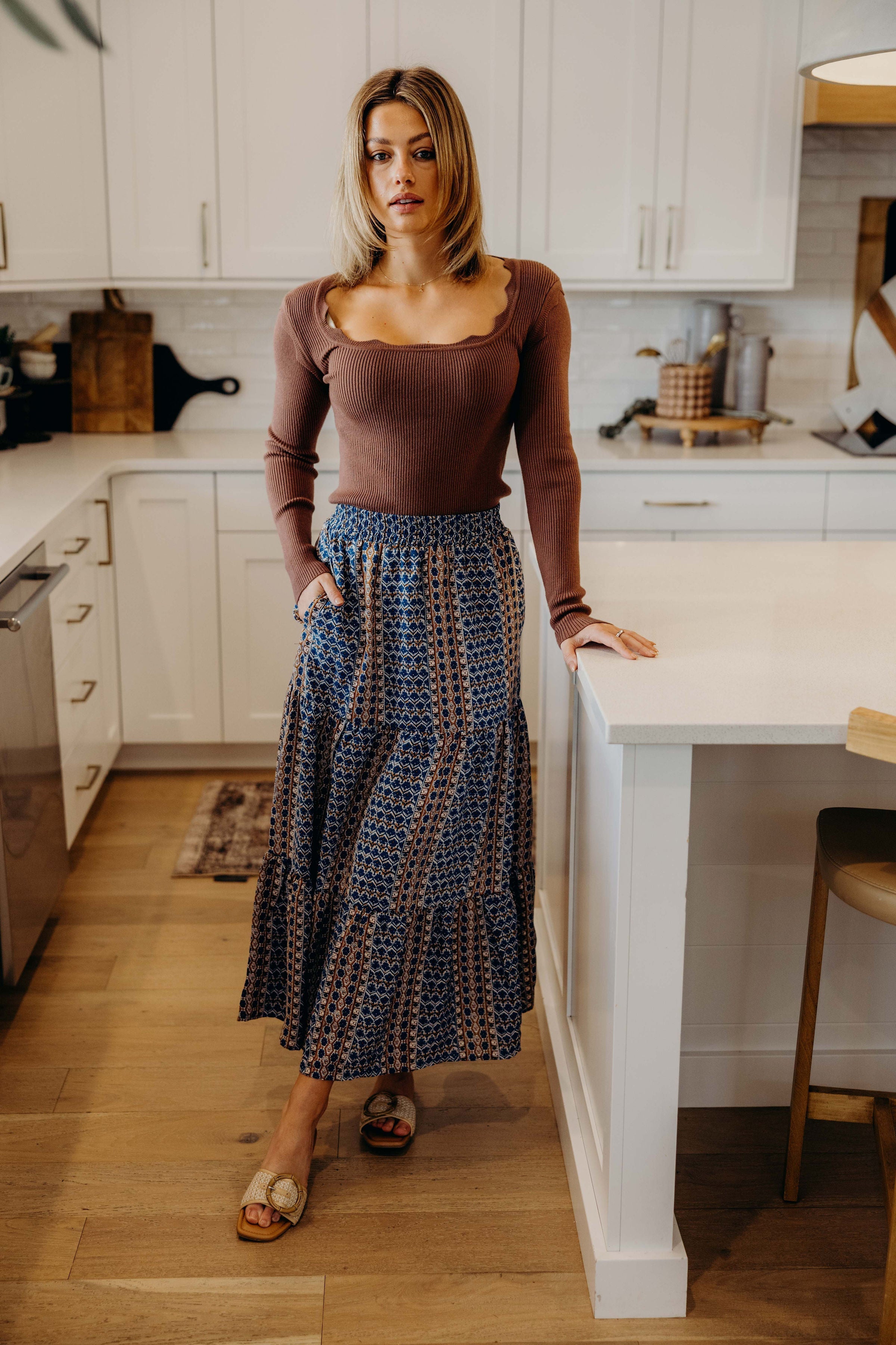 SCALLOP LONG SLEEVE SWEATER IN COCOA BEAN